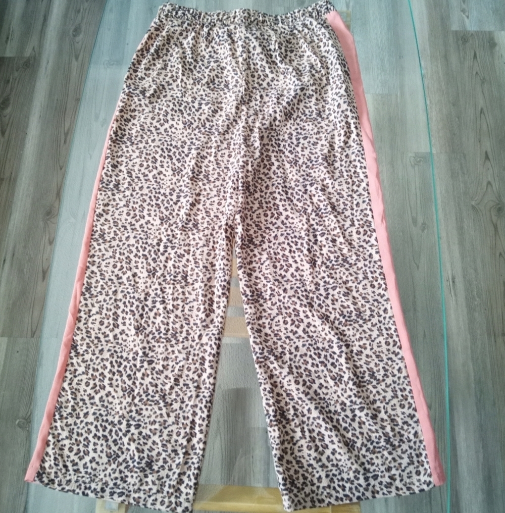 BB Dakota Leopard Print Lounge Shorts - Picture 4 of 4